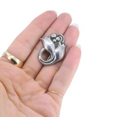 Spilla “Tulip” in argento Georg Jensen 830 n. 100, Danimarca, 1933–1944