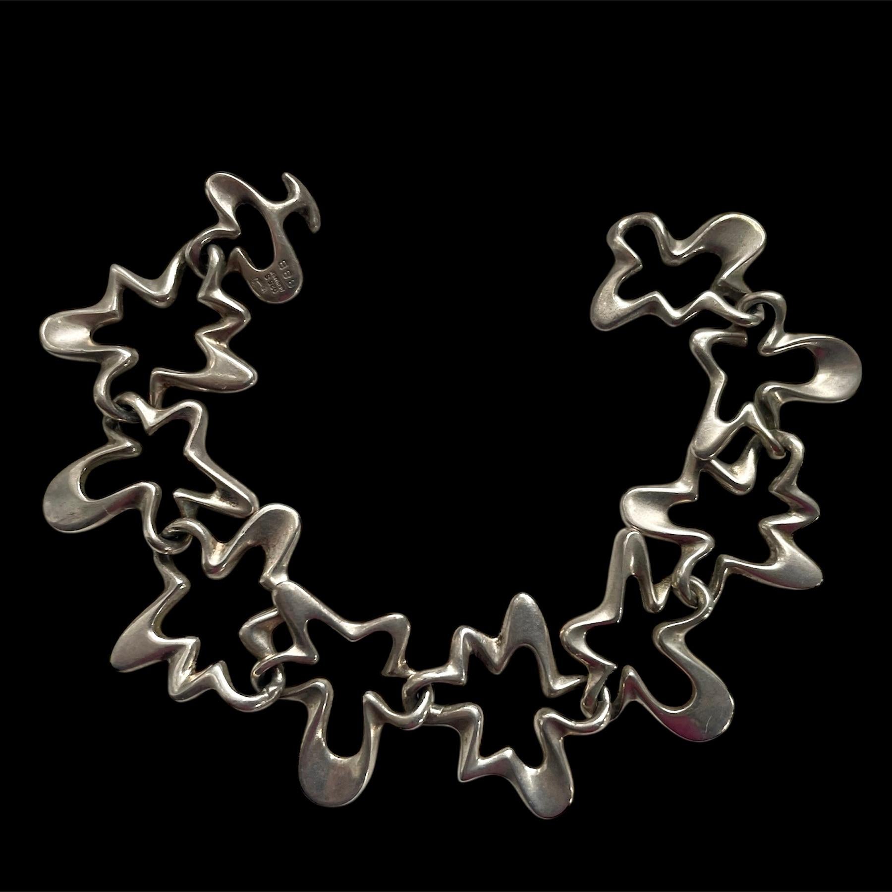 Splash, modelo 88B, diseñado por Henning Koppel hacia 1951, una pulsera original de plata de ley para Georg Jensen, Dinamarca. Collar a juego disponible en mi escaparate.

