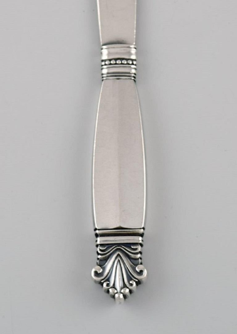 Georg Jensen Acanthus butter knife in sterling silver. Six knives are available.
Measure: Length: 15.5 cm.
In excellent condition.
Stamped.
Our skilled Georg Jensen silversmith / goldsmith can polish all silver and gold so that it appears new.