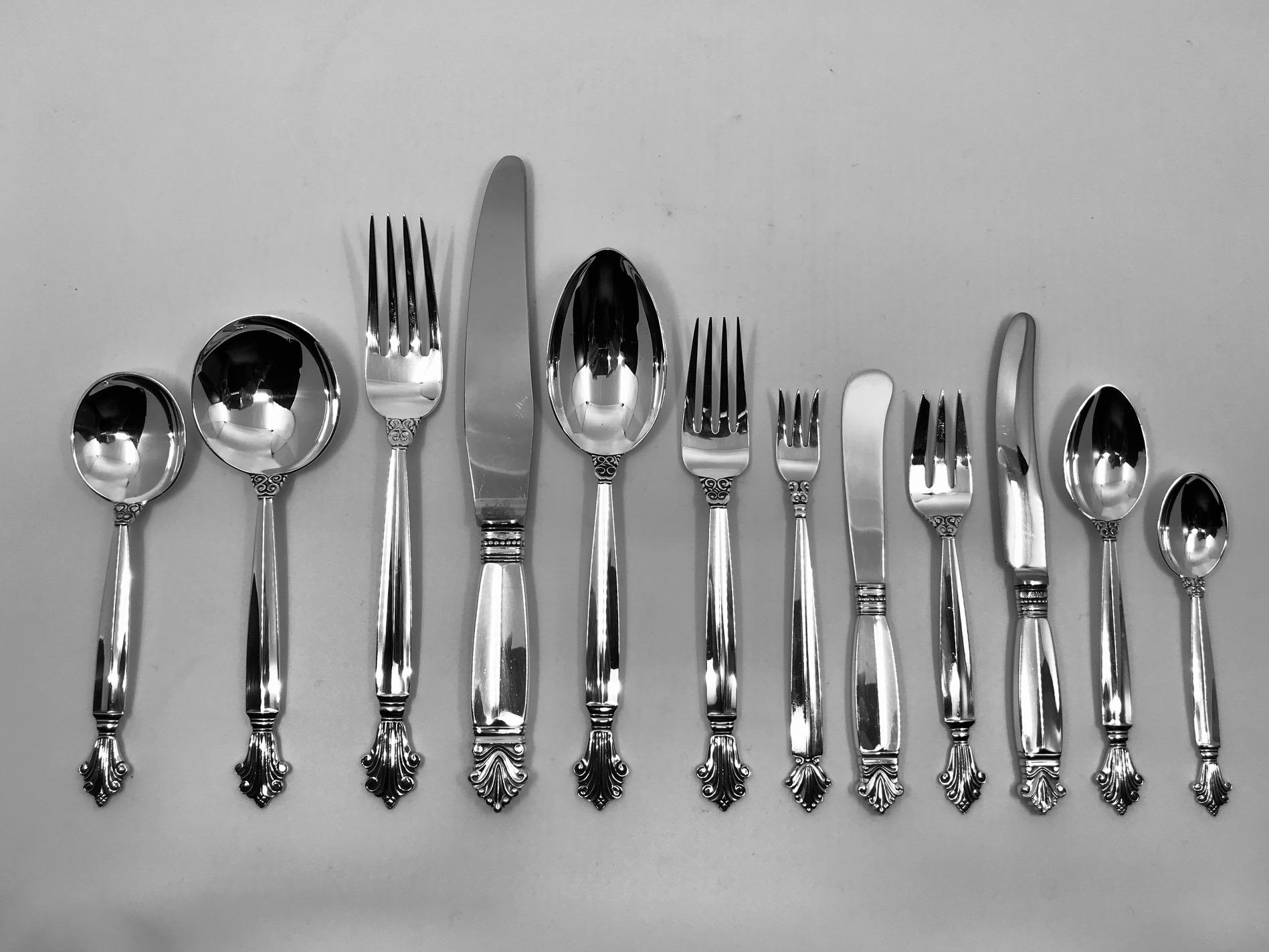 159 pieces of Georg Jensen sterling silverware in the Acanthus pattern, design by Johan Rohde from 1917.
This set includes –
12 dinner knives short handle 9? (22.9cm)
12 dinner forks 7 7/8? (19.8cm)
12 dinner spoons 7½” (19cm)
12 luncheon forks