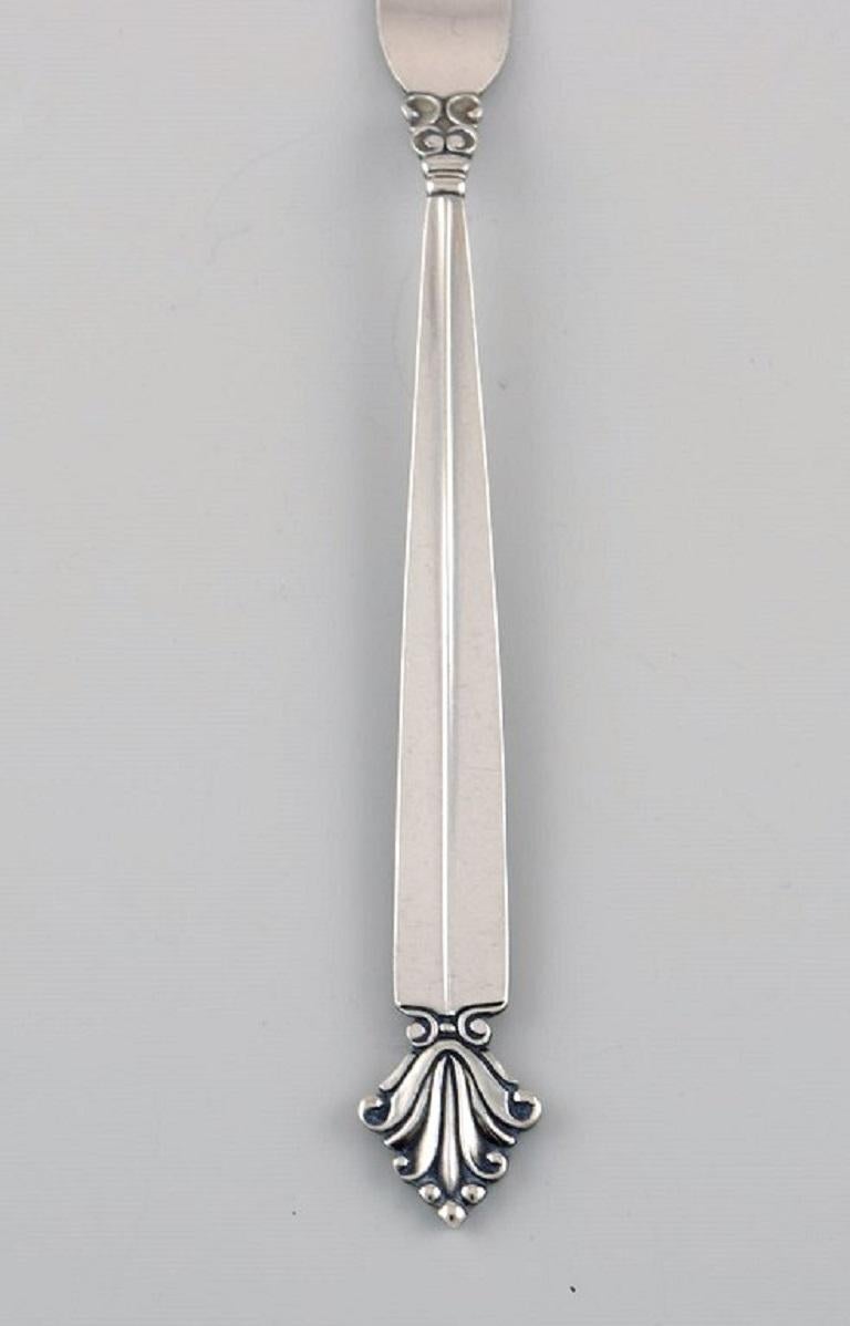 Georg Jensen Acanthus cold meat fork in sterling silver.
Measure: Length: 15.8 cm.
In excellent condition.
Stamped.
Our skilled Georg Jensen silversmith can polish all silver and gold so that it appears new. The price is very reasonable.