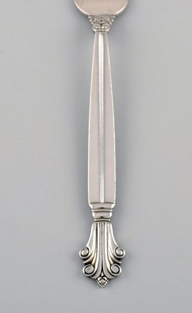 Georg Jensen Acanthus Dinner fork in sterling silver. Two forks are available.
Measures: length: 18.3 cm.
In excellent condition.
Stamped.
Our skilled Georg Jensen silversmith / goldsmith can polish all silver and gold so that it appears new.