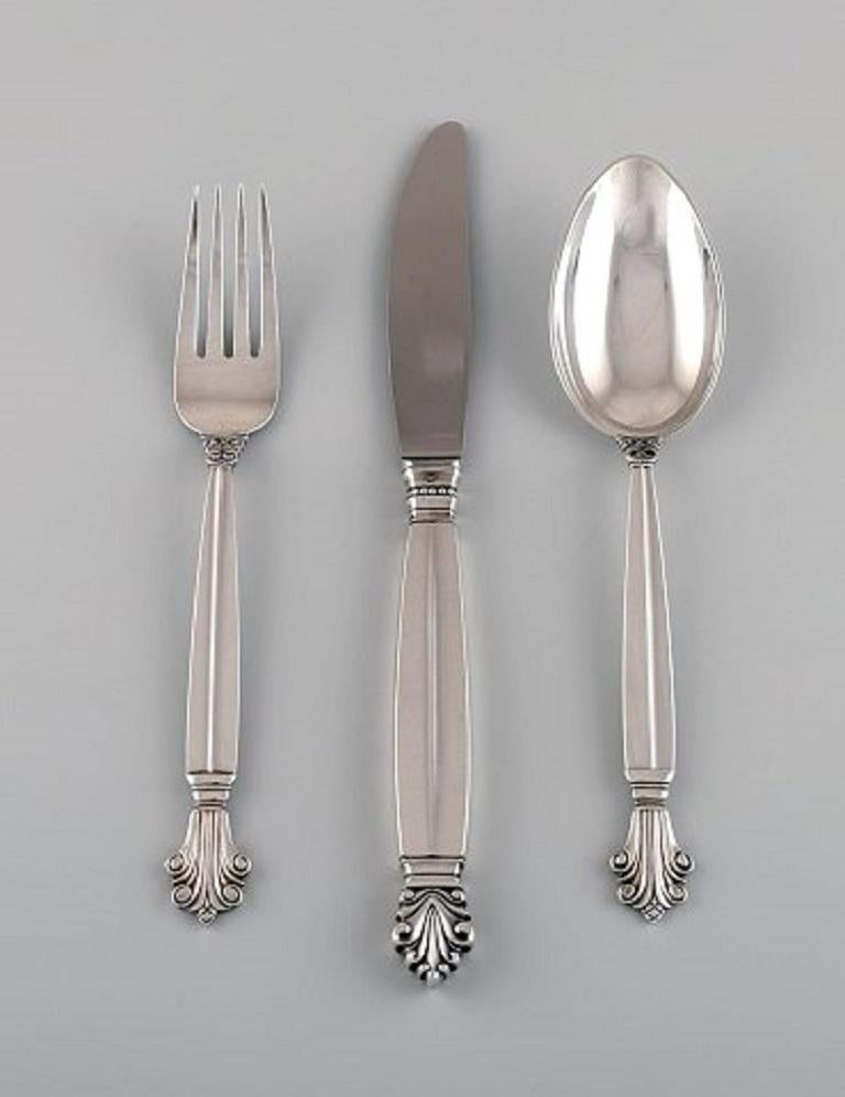 Georg Jensen Acanthus dinner service for eight people in sterling silver.
Consisting of eight dinner knives, eight dinner forks and eight tablespoons.
Measure: Knife length 23 cm.
Stamped.
In excellent condition.
Our skilled Georg Jensen