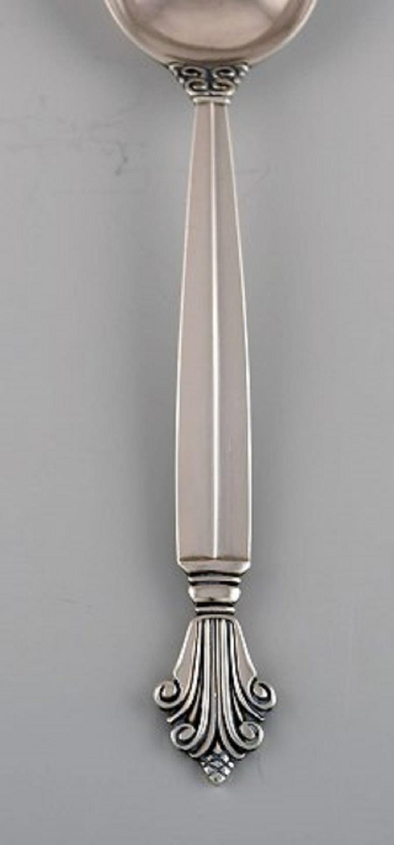Georg Jensen Acanthus spoon in sterling silver.
Measures: Length 15 cm.
Stamped.
In excellent condition.
Our skilled Georg Jensen silversmith / jeweler can polish all silver and gold so that it appears as new. The price is very reasonable.