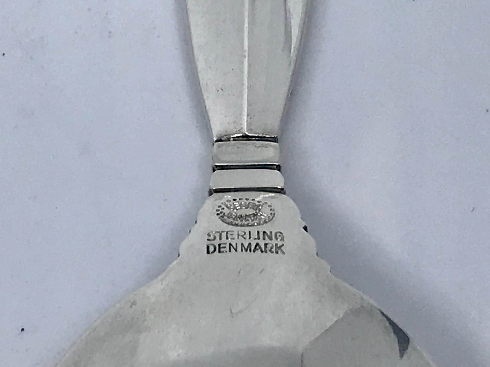 Sterling silver Georg Jensen sugar shovel, item #172 in the Acanthus pattern, design #180 by Johan Rohde from 1917.

Additional information:
Material: Sterling silver
Style: Art Nouveau
Hallmarks:  With Georg Jensen hallmark, made in