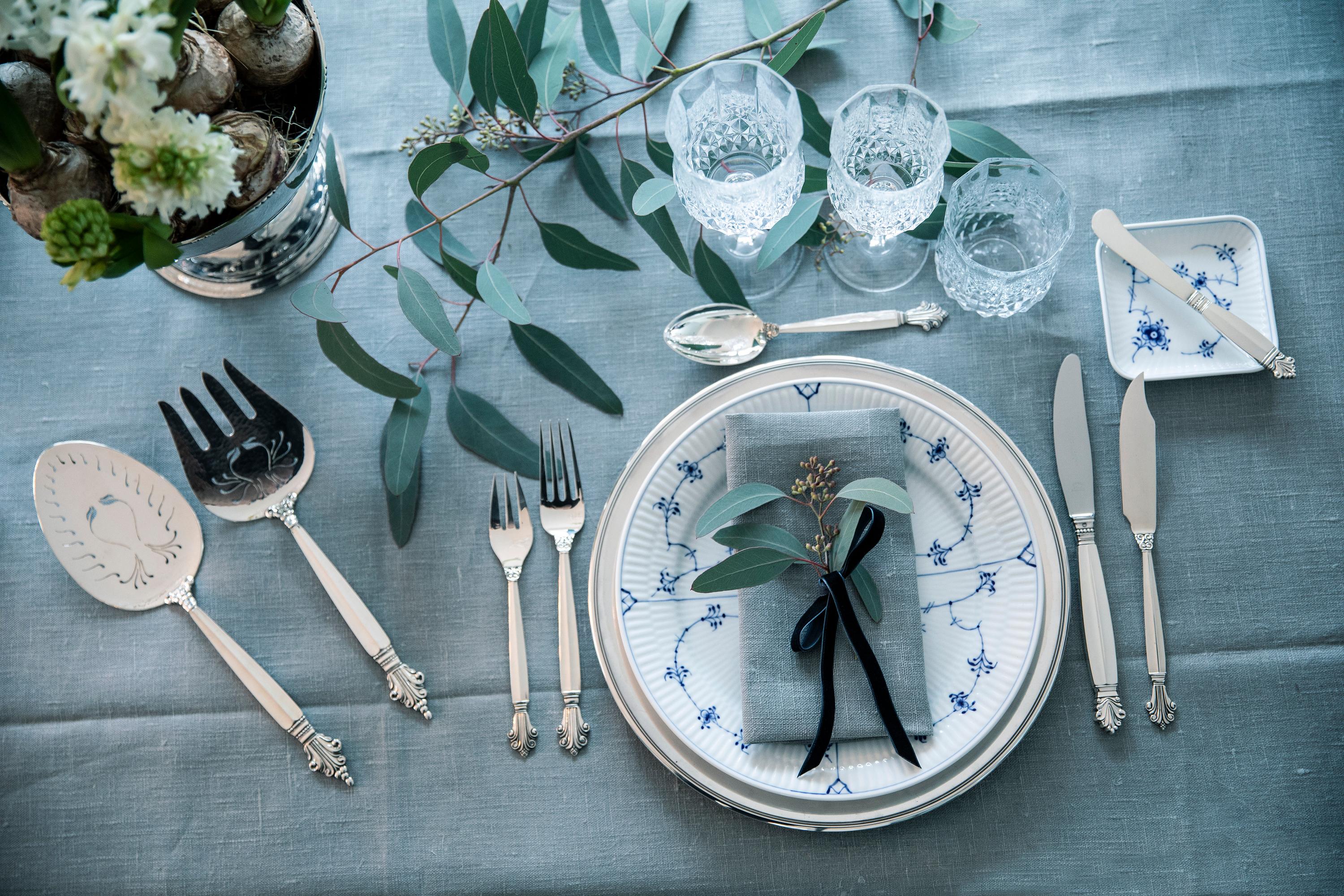 Hand-Crafted Georg Jensen Acanthus Sterling Silverware For Twelve For Sale