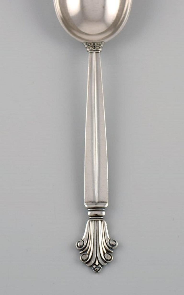 Georg Jensen Acanthus tablespoon in sterling silver.
Measure: Length: 20.5 cm.
In excellent condition.
Stamped.
Our skilled Georg Jensen silversmith / goldsmith can polish all silver and gold so that it appears new. The price is very reasonable.