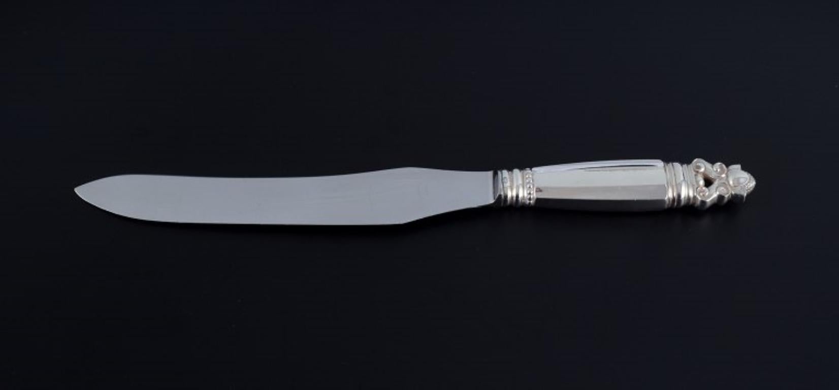 Georg Jensen, Acorn.
Carving set in sterling silver and stainless steel.
Marked with post-1945 marks and British import marks.
In excellent condition.
Knife: L 31.8 cm.