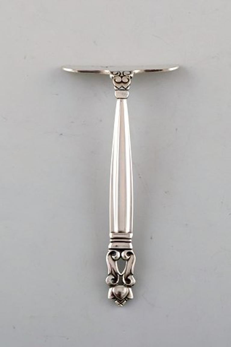 Georg Jensen Acorn child's pusher in sterling silver.
Designer: Johan Rohde.
Measures: Length 9.8 cm.
Stamped.
In very good condition.
