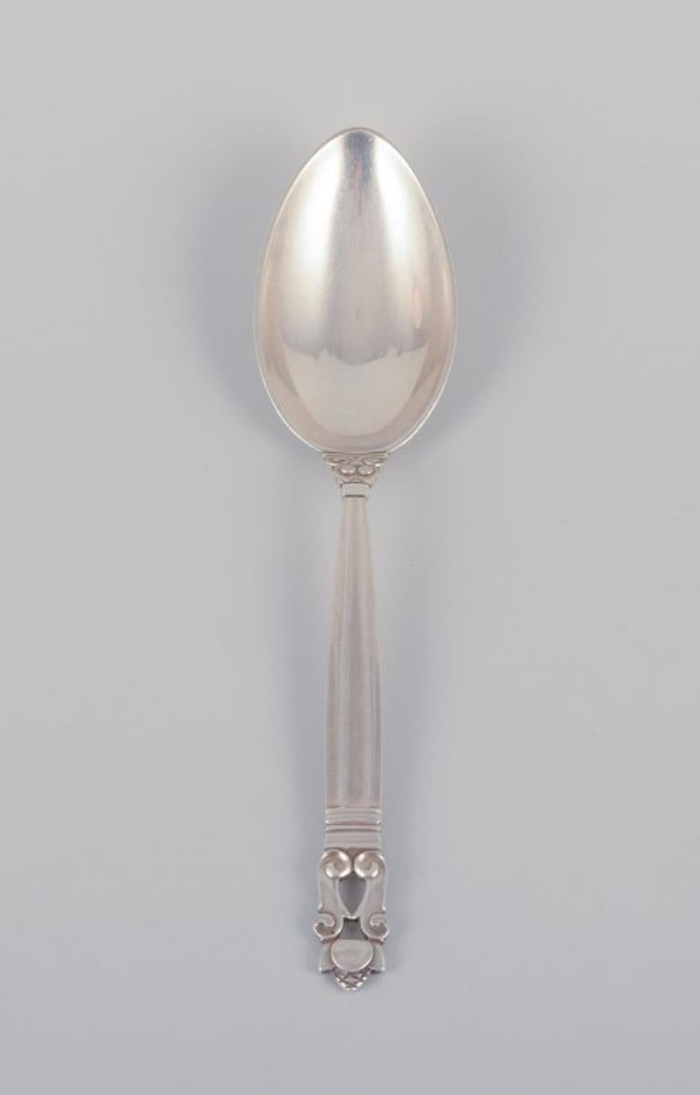 Cucchiaio da dessert Acorn di Georg Jensen in argento sterling.
Timbro con marchio di garanzia post 1944.
In ottime condizioni.
Dimensioni: L 17,0 cm.