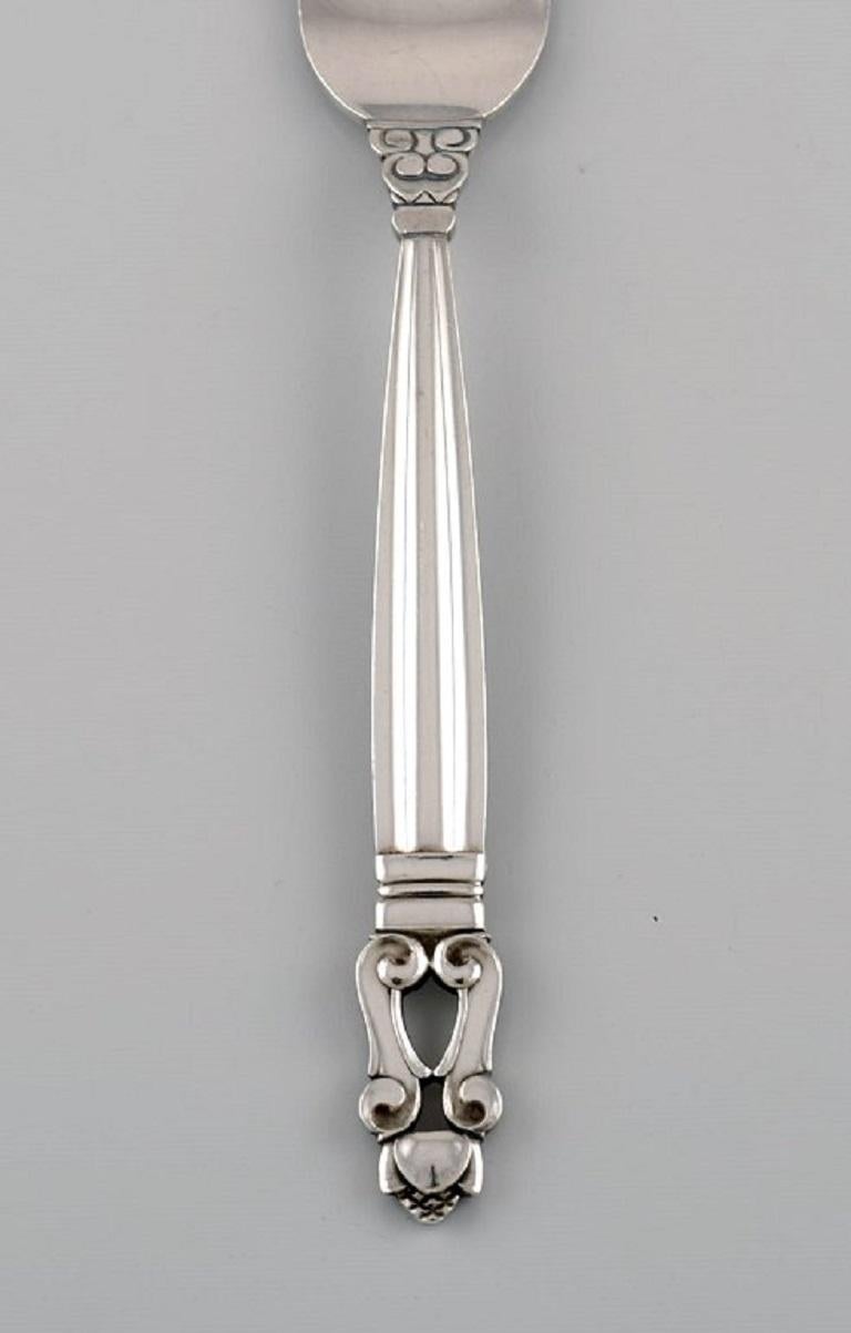 Georg Jensen Acorn dinner fork in sterling silver. Six forks are available.
Length: 19 cm.
Stamped.
In excellent condition.
Our skilled Georg Jensen silversmith / goldsmith can polish all silver and gold so that it appears new. The price is very
