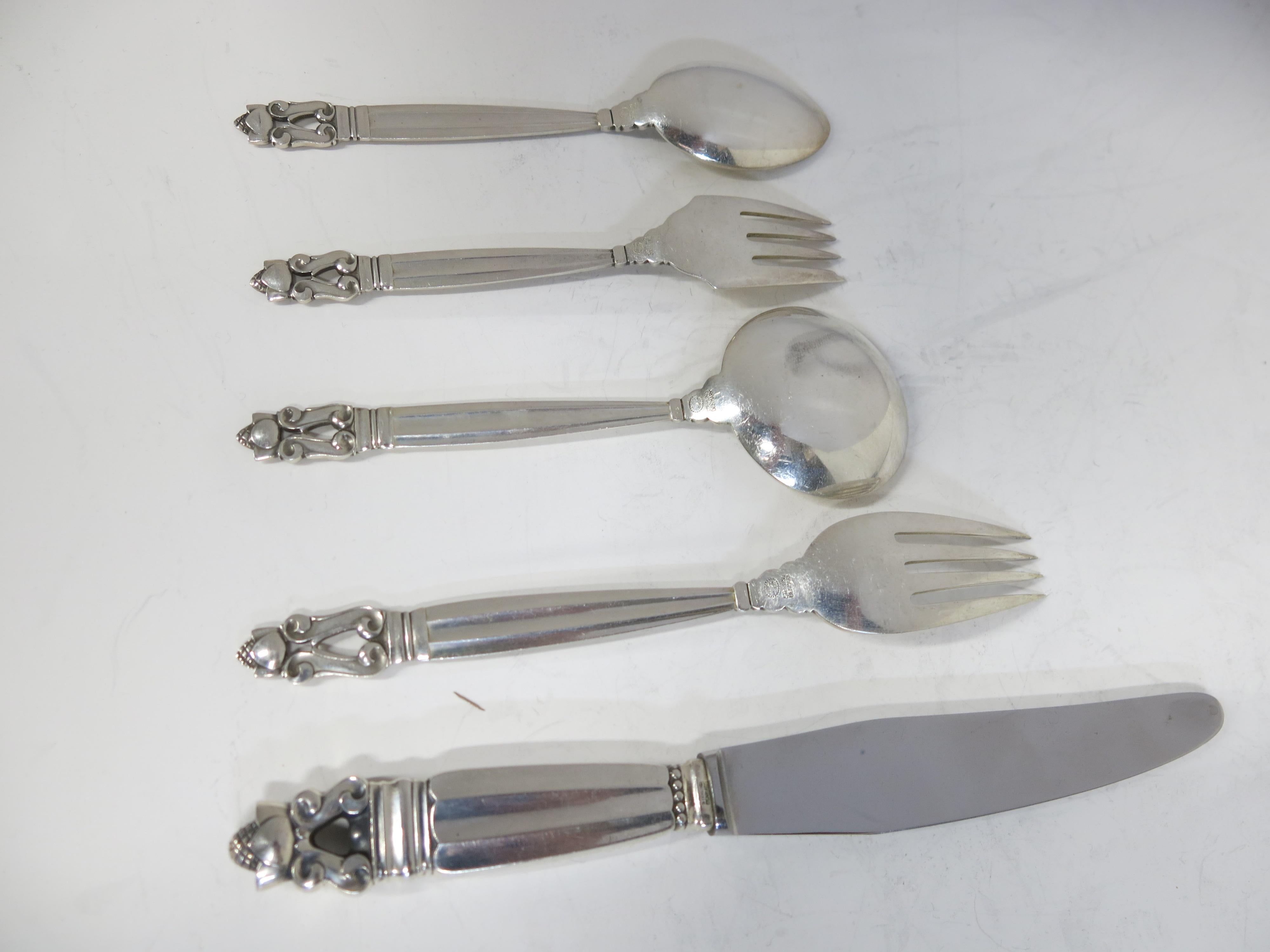 Georg Jensen, Acorn Pattern, Sterling Silver Set for 12 People, 60 Piece Set In Good Condition For Sale In New York, NY