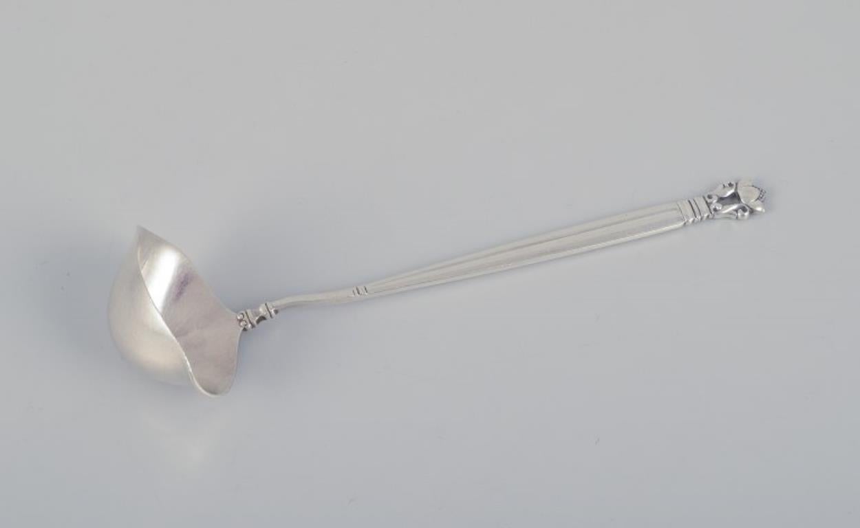 Georg Jensen, Bellota, cuchara para salsas de plata de ley. Todo plata.
Primeros distintivos. - Alrededor de 1920.
En excelente estado, con pequeños signos de uso.
Dimensiones: L 15,0 cm.
