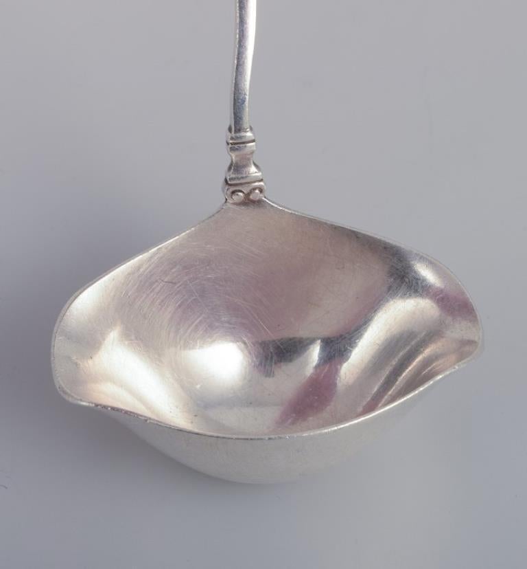 Georg Jensen, Bellota. Cuchara salsera de plata de ley. Todo plata. Art Decó en venta