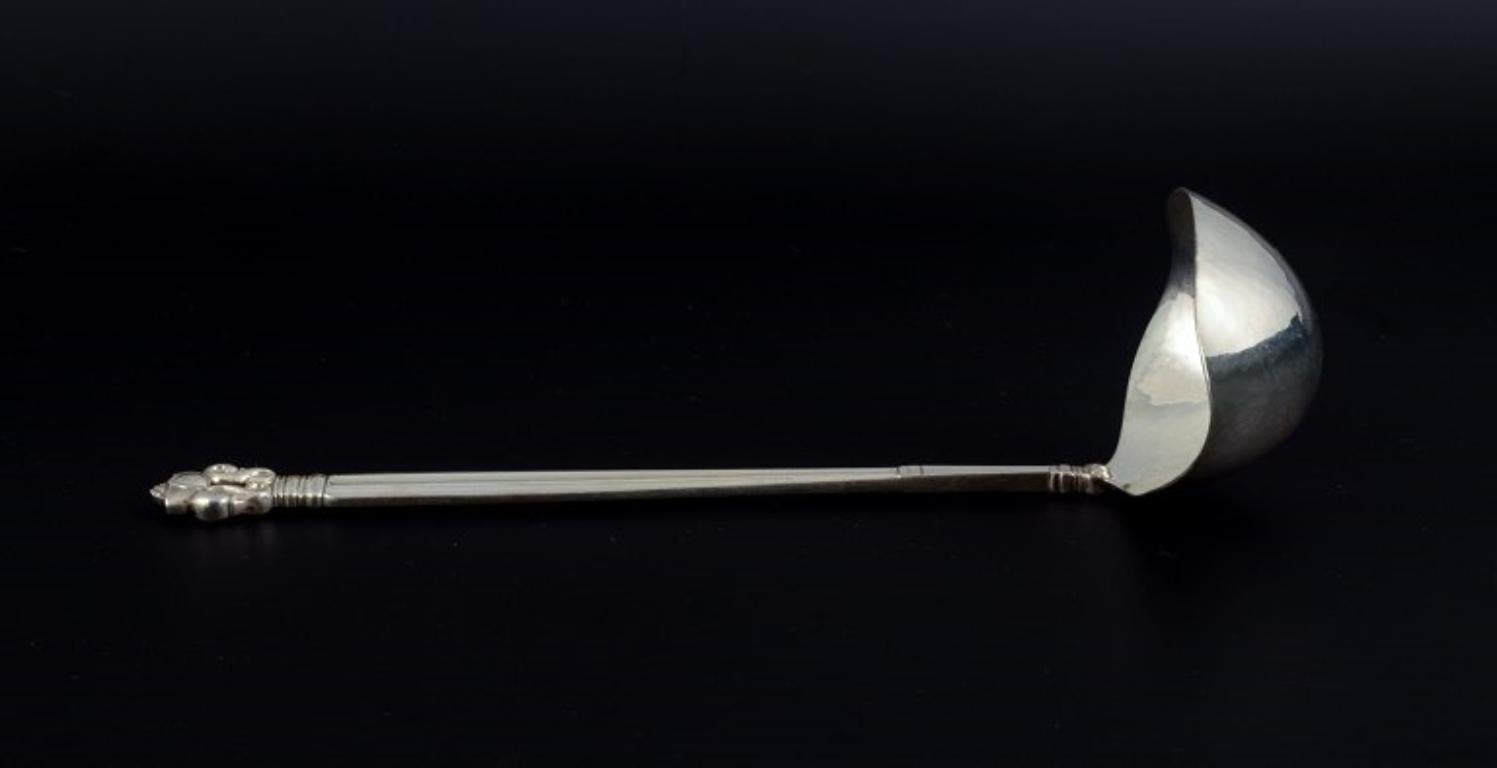 Georg Jensen, Acorn, sauce spoon in sterling silver.
Marked after 1945.
In perfect condition with minimal signs of use.
Dimensions: L 20.0 x D 7.8 cm.