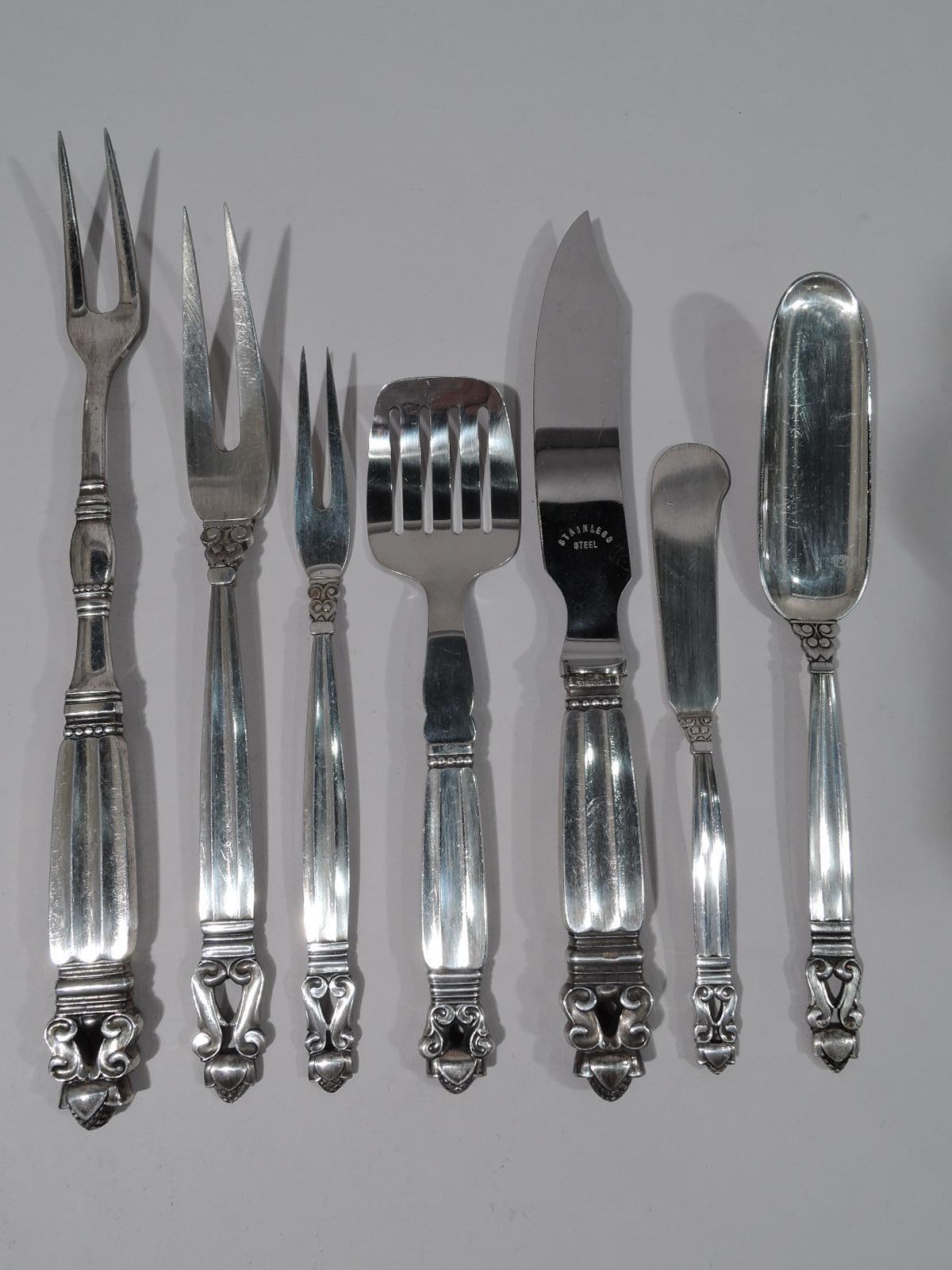 Midcentury sterling silver dinner set in Acorn pattern. Made by Georg Jensen in Copenhagen.
This set comprises 153 pieces (dimensions in inches): Forks: 16 dinner forks (7 1/2), 16 salad forks (6 1/2) and 24 lunch forks (6 5/8), Spoons: 22