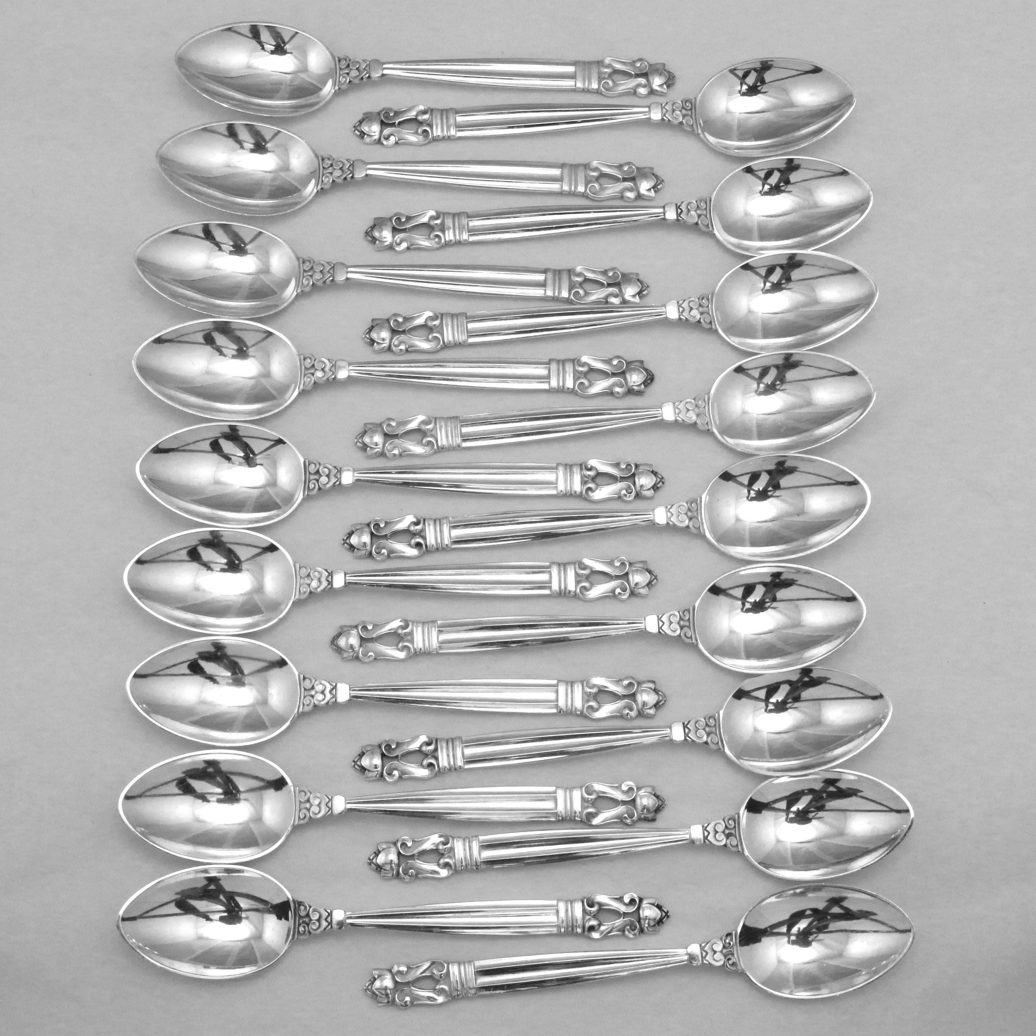 Georg Jensen acorn sterling silver flatware set for 18 persons.

122 pieces, set consisting of,
18 salad forks 7.5