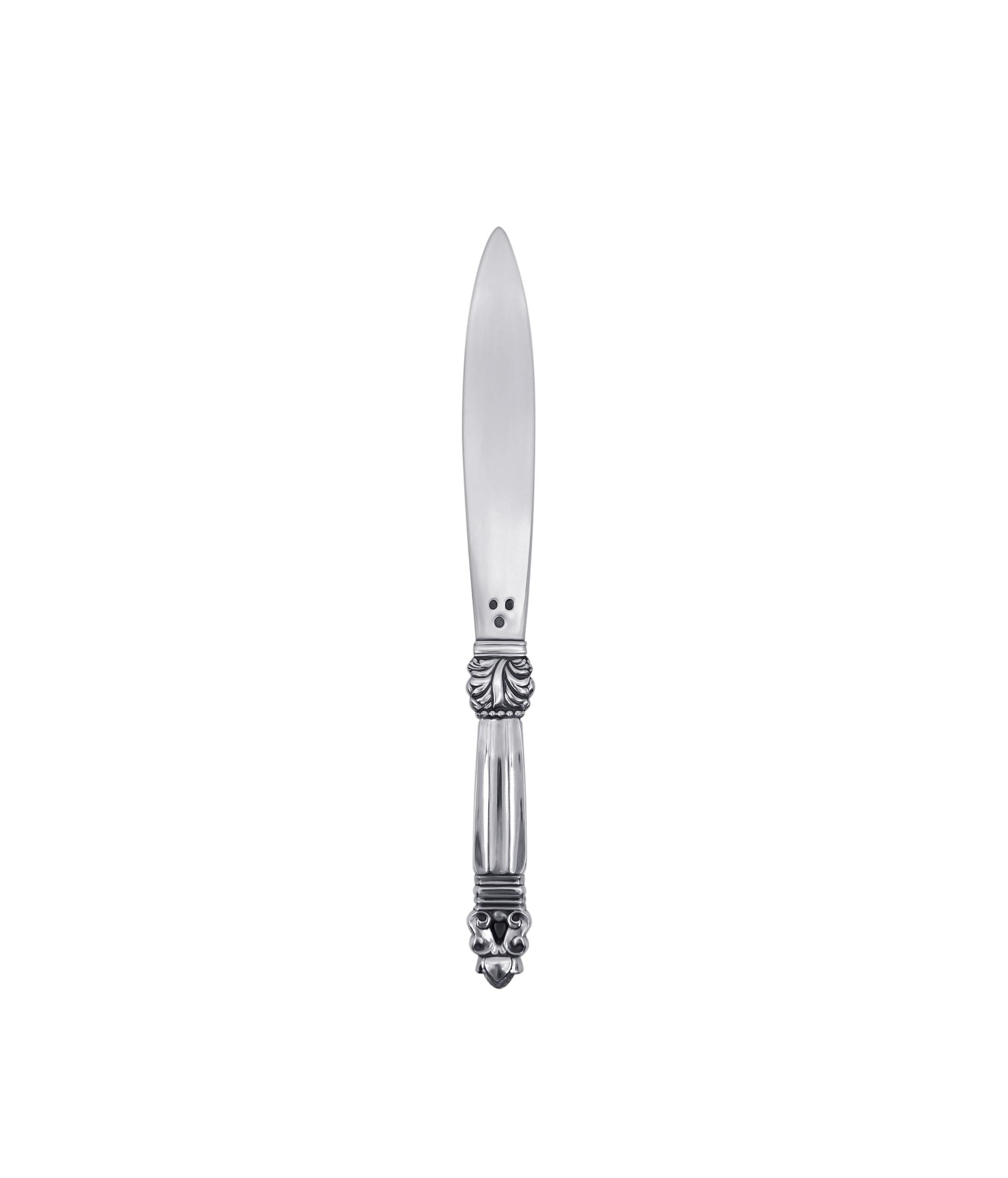 Ein substanzieller Brieföffner aus Sterlingsilber von Georg Jensen, Artikel #302 im Eichelmuster (Besteckentwurf #62 von Johan Rohde, eingeführt 1915). Diese Version ist komplett aus Silber gefertigt und verfügt über eine massive Klinge, einen