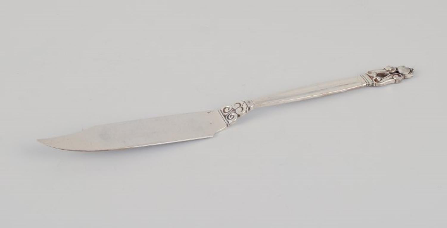 Georg Jensen Acorn.
Tre coltelli da pesce in argento sterling.
Hallmark: Dopo il 1944.
In ottime condizioni con lievi segni d'uso.
Dimensioni: 20,8 cm.