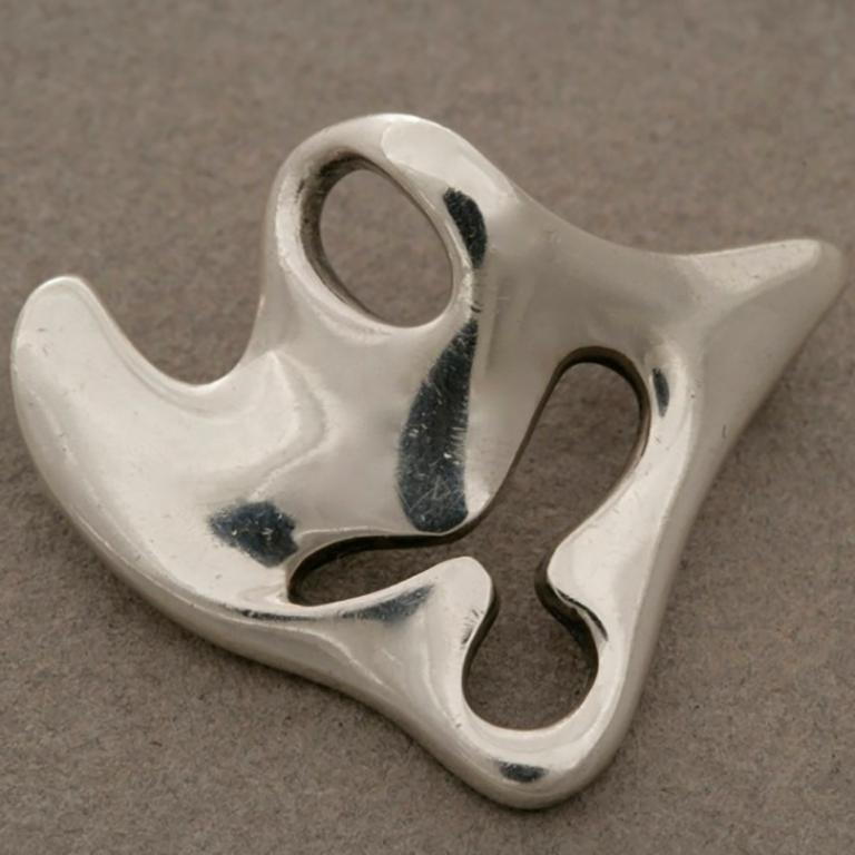Georg Jensen Amoeba Brooch by Henning Koppel No. 322 In Good Condition For Sale In San Francisco, CA