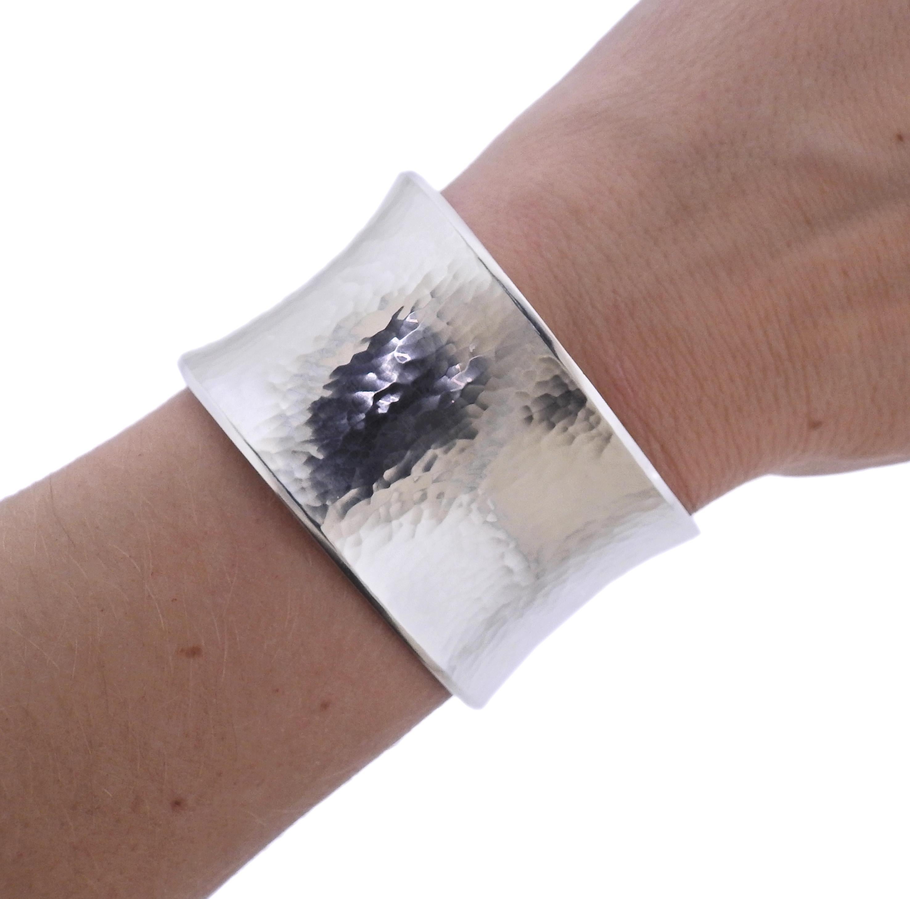 Georg Jensen Archive Gehämmertes Silber-Manschettenarmband 556 B Damen im Angebot