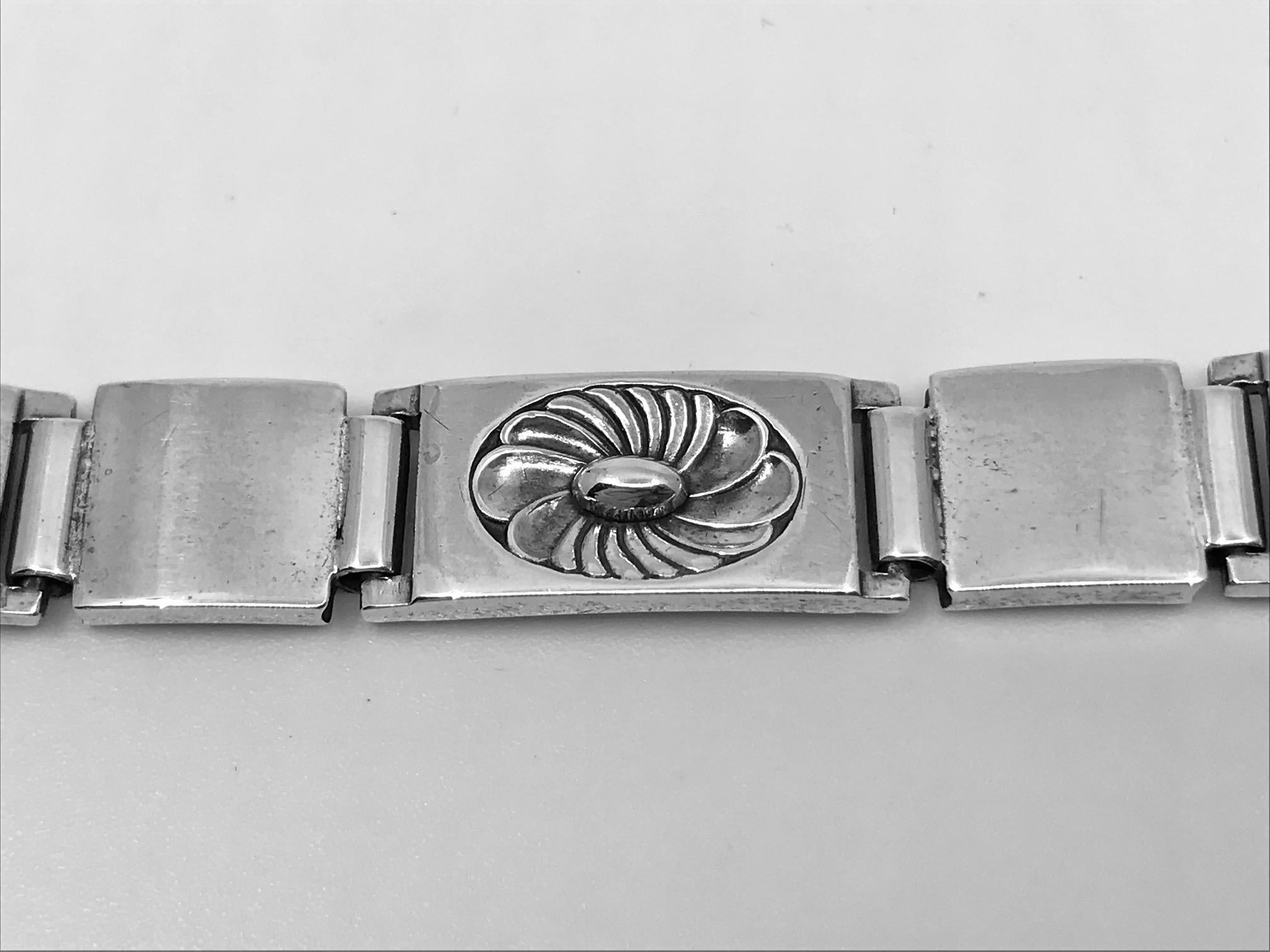 Sterling silver Georg Jensen Art Deco bracelet, design #56B by Henry Pilstrup from circa 1930.
Measures 7 1/4″ in length, the links are 3/8″ across (18.5cm, 0.9cm).
Post 1944 Georg Jensen hallmark.