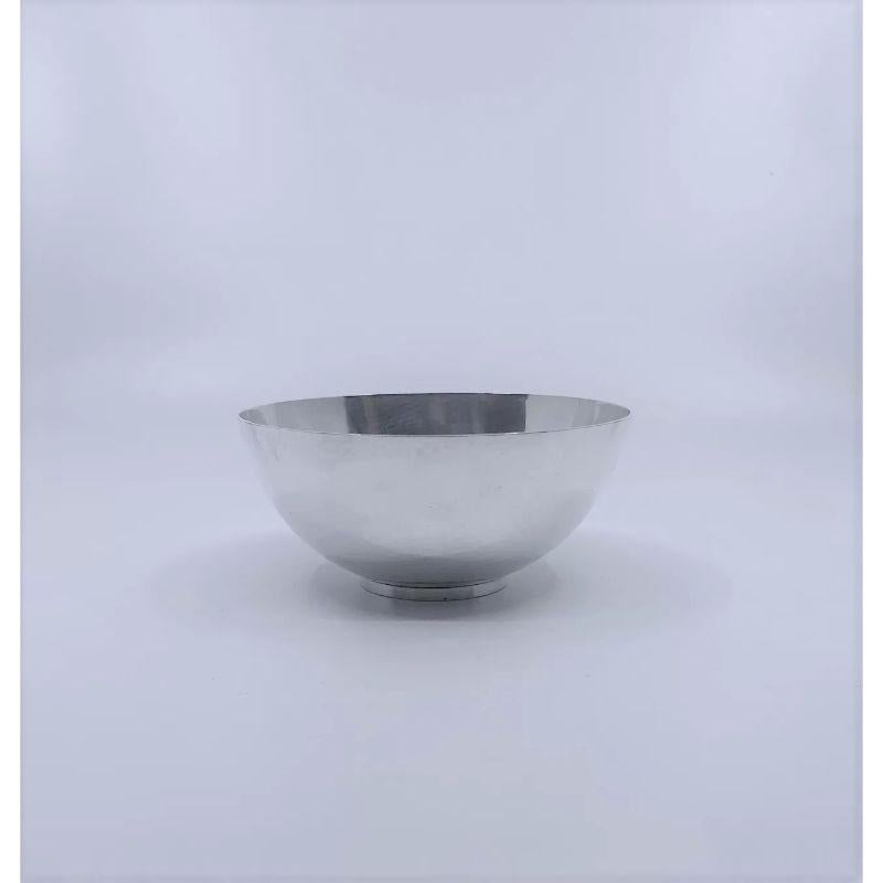 A hammered sterling silver Georg Jensen Art Deco candy bowl, design #580A by Harald Nielsen in 1929.

Additional information:
Material: Sterling silver
Styles: Art Deco
Hallmarks: Vintage Georg Jensen hallmark from 1945-1977, “Sterling Denmark 580