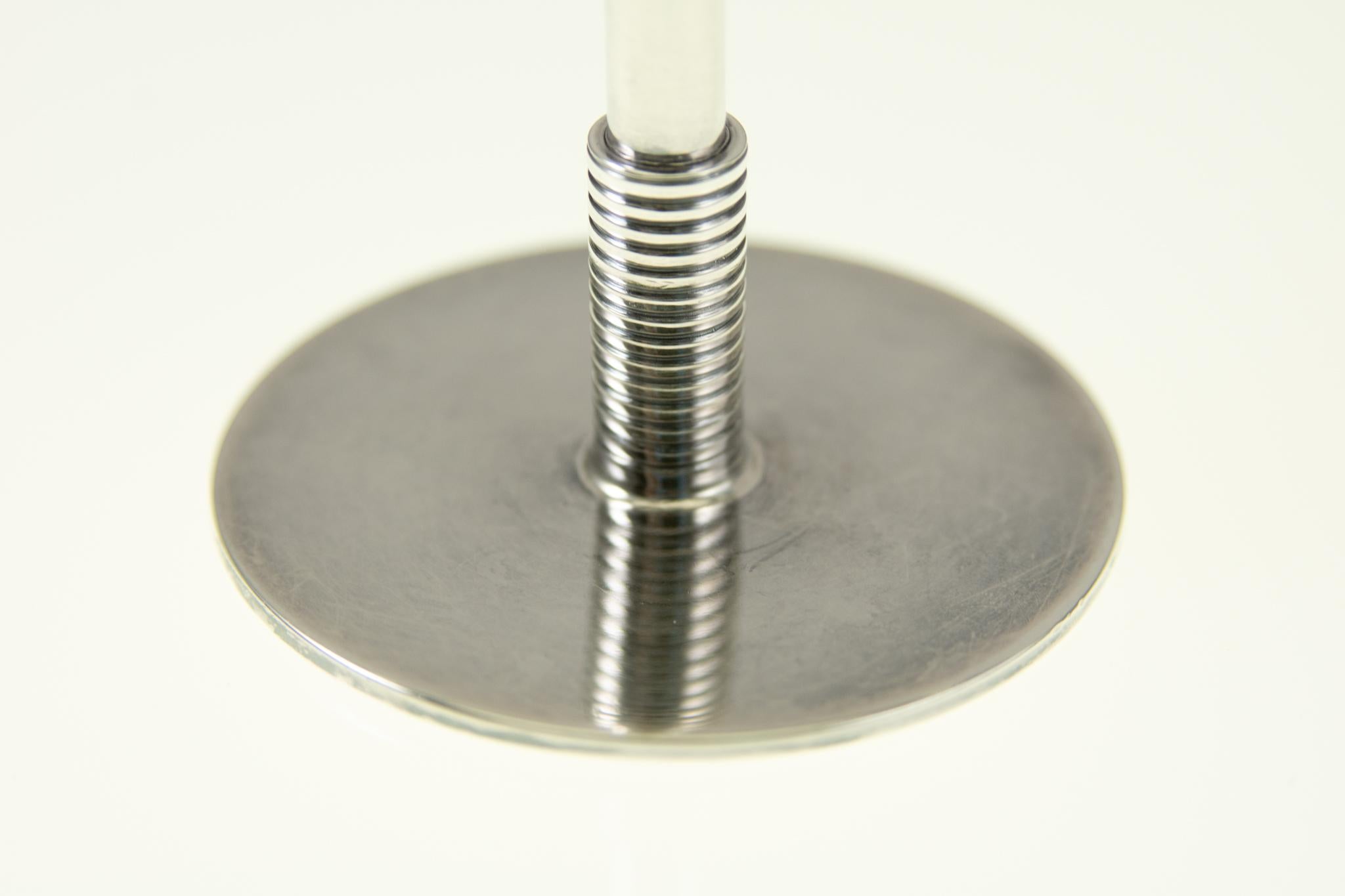 Tazza Georg Jensen Art Decó de plata de ley modelo 718 de Sigvard Bernadotte mediados del siglo XX en venta