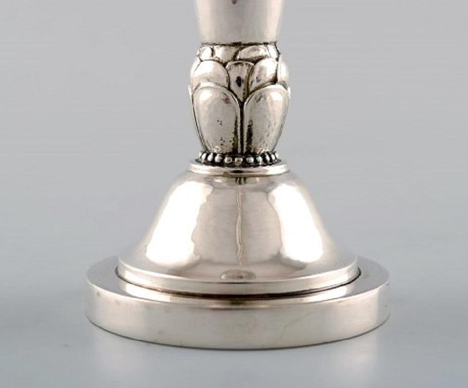 Georg Jensen Art Deco vase in hammered sterling silver. Designed by Harald Nielsen.
Model number 500.
Measures: 14.5 x 5 cm.
Stamped: 500 / Q10 / HN
In very good condition.
4 pieces in stock.