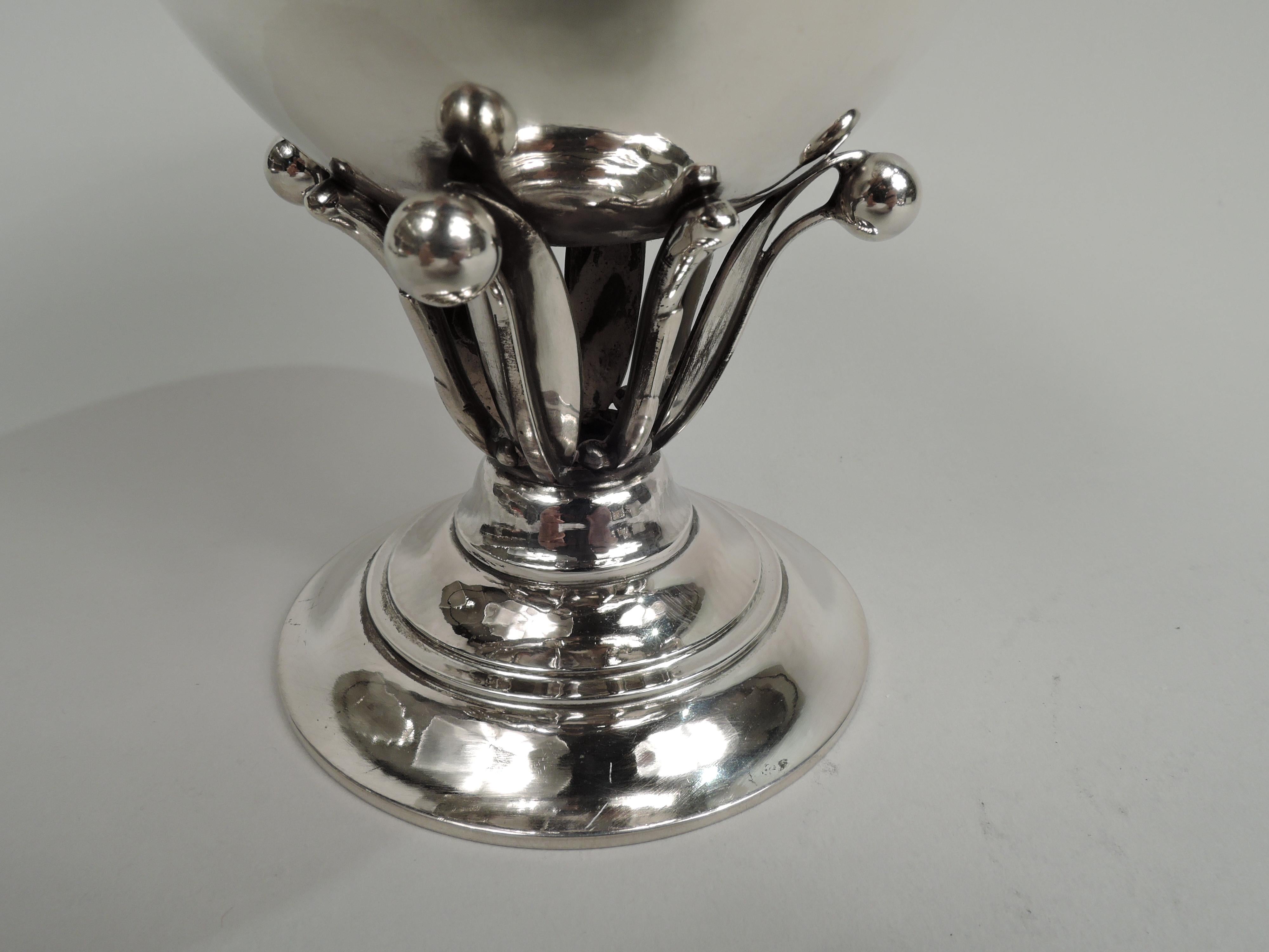 Georg Jensen Art Nouveau Hand-Hammered Sterling Silver Bowl In Good Condition In New York, NY