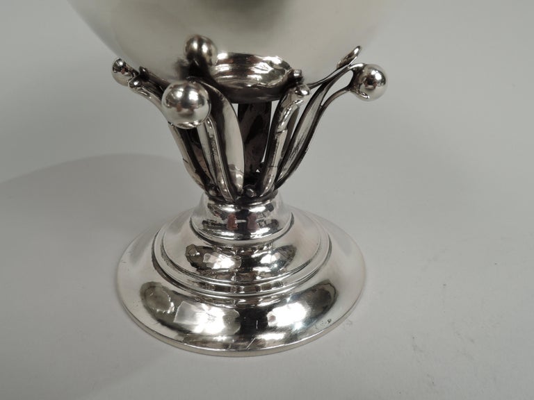 Georg Jensen Art Nouveau Hand-Hammered Sterling Silver Bowl In Good Condition For Sale In New York, NY