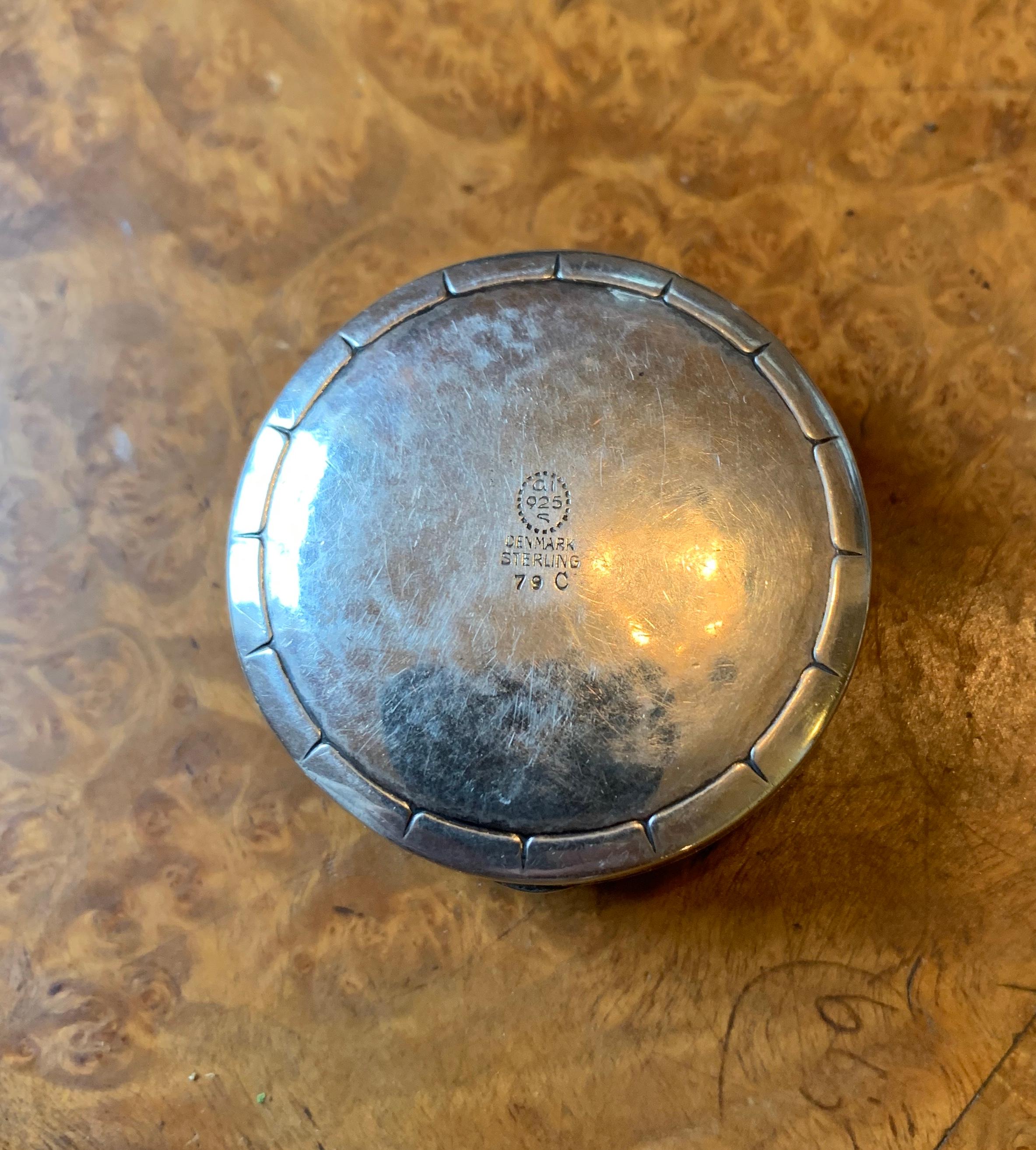 Georg Jensen Art Nouveau Silver Dresser Box 79 Pill Jewelry Ring Box 1915-1932 In Good Condition For Sale In New York, NY
