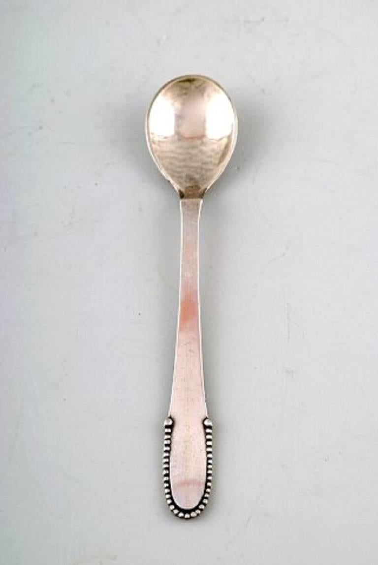 Georg Jensen beaded 12 coffee spoons in full silver.
Measures 9.7 cm.
Early stamped, 1930s.
In perfect condition.