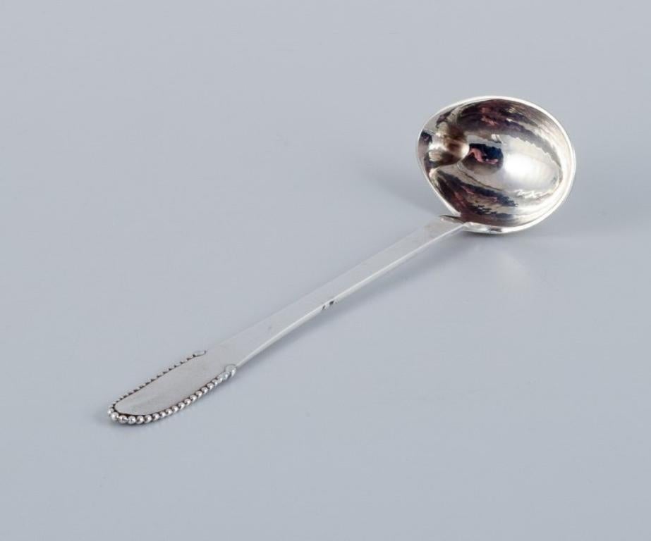 Georg Jensen Beaded.
Butter sauce spoon in sterling silver.
Post-1945 hallmark.
In excellent condition.
Dimensions: L 13.0 cm.

