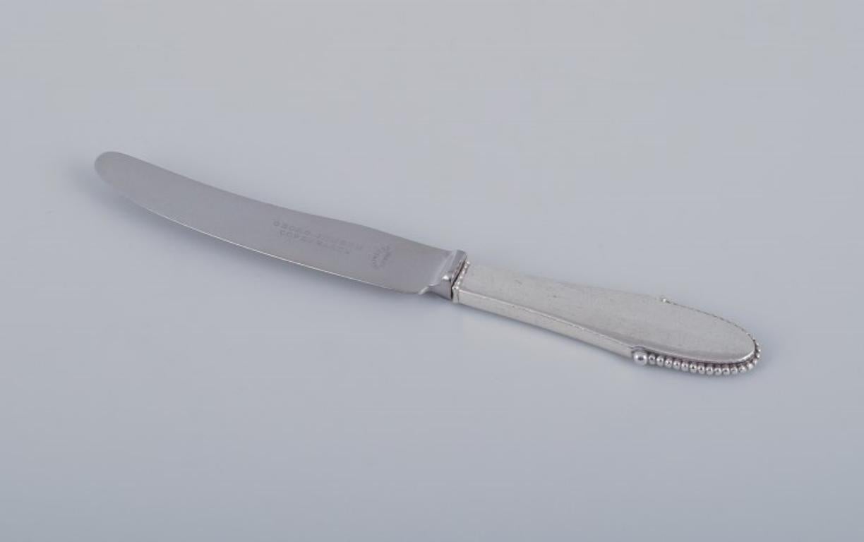 Georg Jensen Beaded, five fruit knives in sterling silver. Knife blades in stainless steel.
Hallmark: 1933–44.
In excellent condition.
Length 16.6 cm.