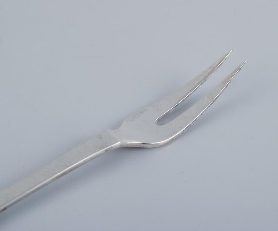 Georg Jensen Beaded. Four cold meat forks in 830 silver. Early 1915-1930 In Excellent Condition For Sale In Copenhagen, DK