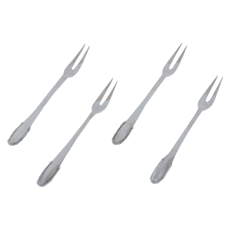 Georg Jensen Perlen. Vier kalte Fleischgabeln aus 830 Silber. Anfang 1915-1930