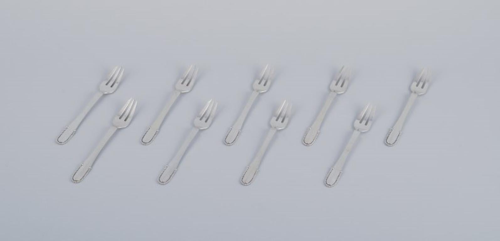 Georg Jensen Beaded, nine cake forks in sterling silver.
Hallmark: 1933–1944.
In excellent condition.
Dimensions: Length 14.3 cm.