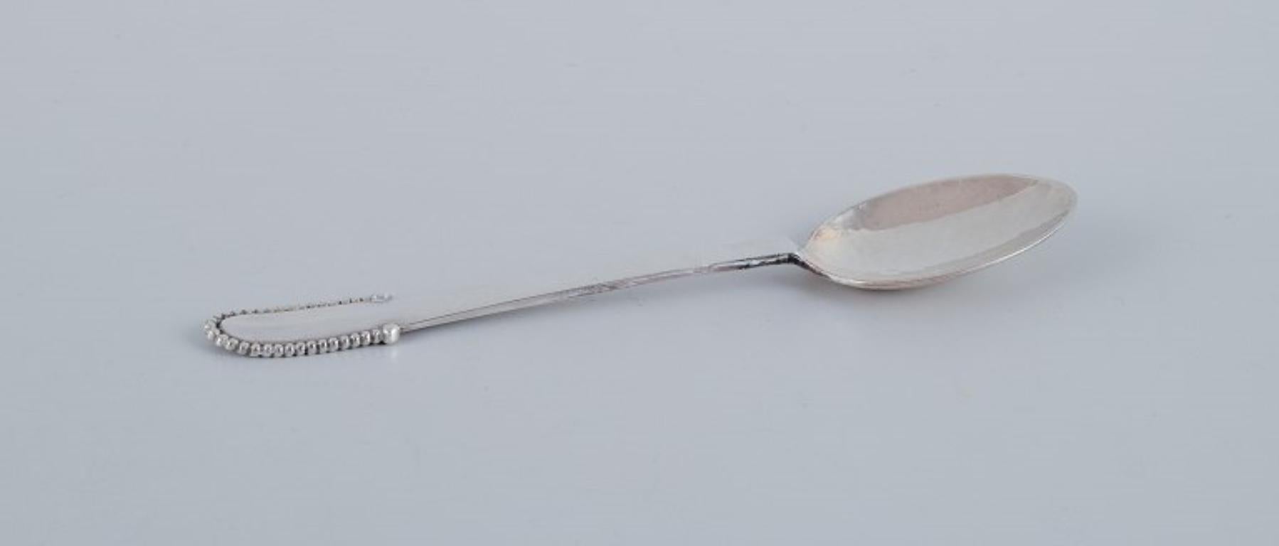 Georg Jensen Beaded.
A set of eight teaspoons in sterling silver.
Post 1945 hallmark.
In excellent condition.
Dimensions: L 13.9 cm.