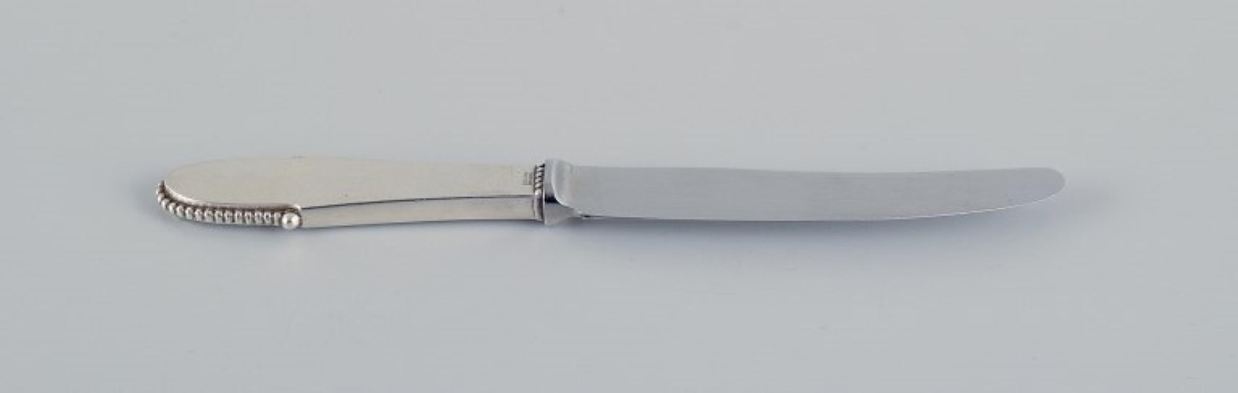 Georg Jensen Beaded.
A set of ten fruit knives in sterling silver. Stainless steel blade.
Post 1945 hallmark.
In excellent condition.
Measurements: L 16.6 cm.
