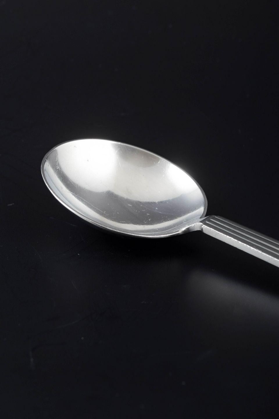Georg Jensen, Bernadotte. Bouillon spoon in sterling silver. (Dänisch) im Angebot