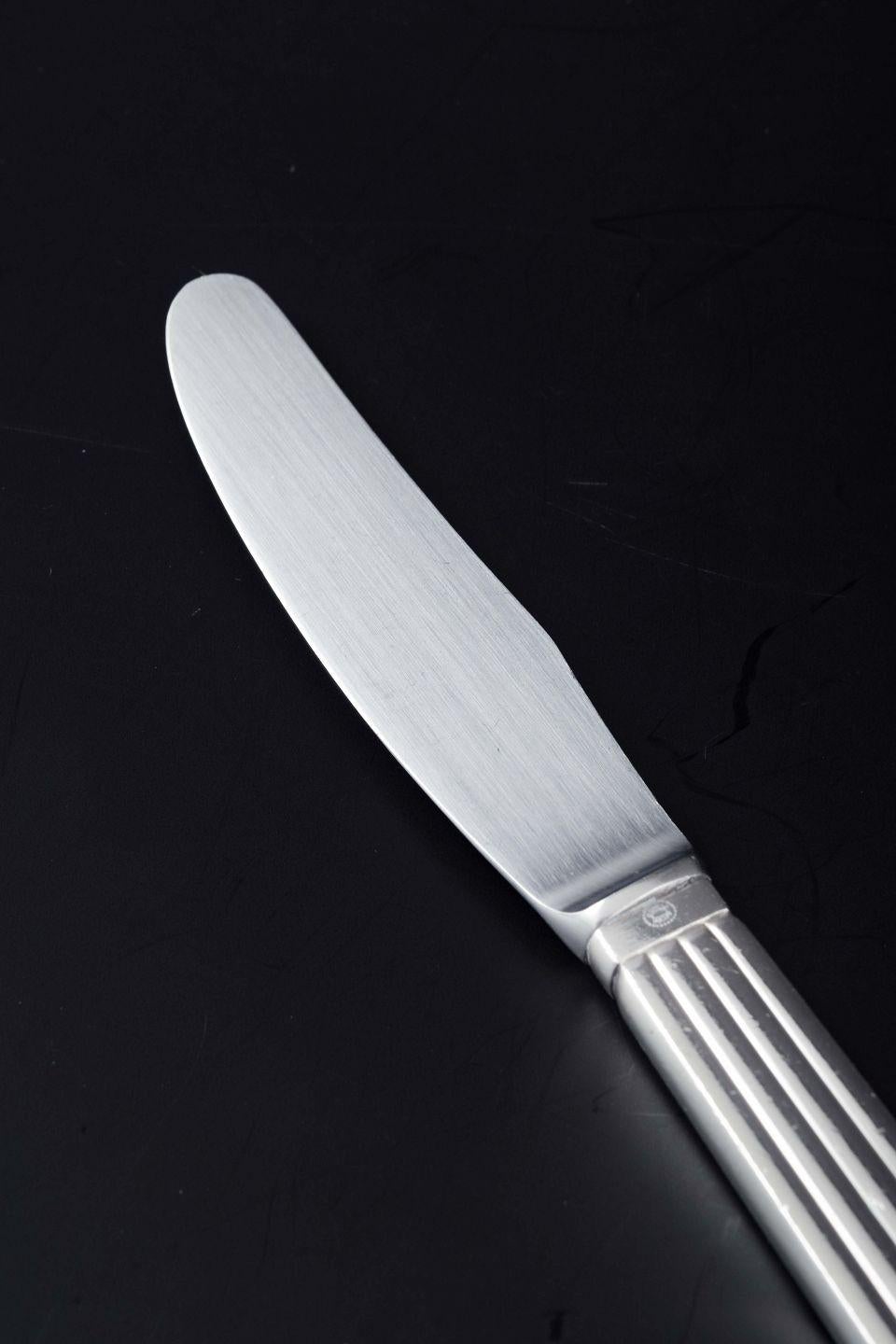 Danois Georg Jensen, Bernadotte. Couteau à déjeuner en argent sterling et en acier inoxydable. en vente