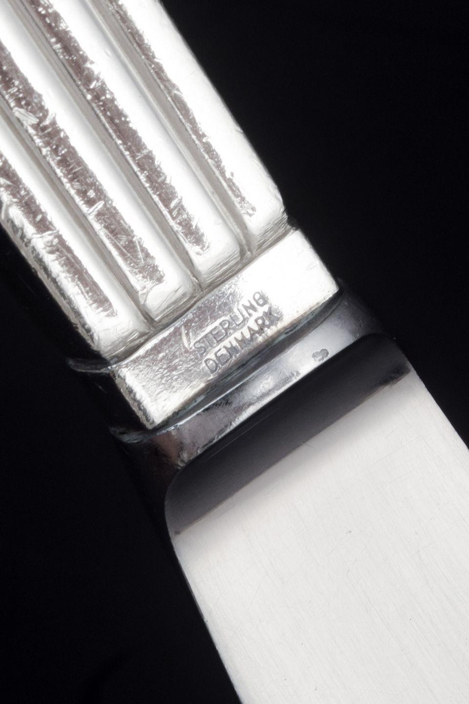20ième siècle Georg Jensen, Bernadotte. Couteau à déjeuner en argent sterling et en acier inoxydable. en vente