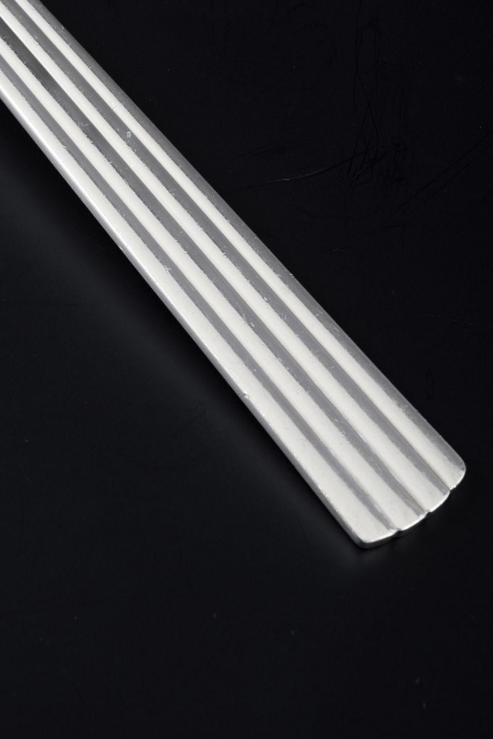 PRE-OWNED GOODS ARE EXEMPT FROM IMPORT TARIFFS FOR U.S., UK, AUSTRALIAN & CANADIAN CUSTOMERS.   
THEREFORE, NO IMPORT TARIFFS WILL BE APPLICABLE TO YOUR PURCHASE. 

Georg Jensen, Bernadotte
Salad spoon in sterling silver in the iconic Bernadotte