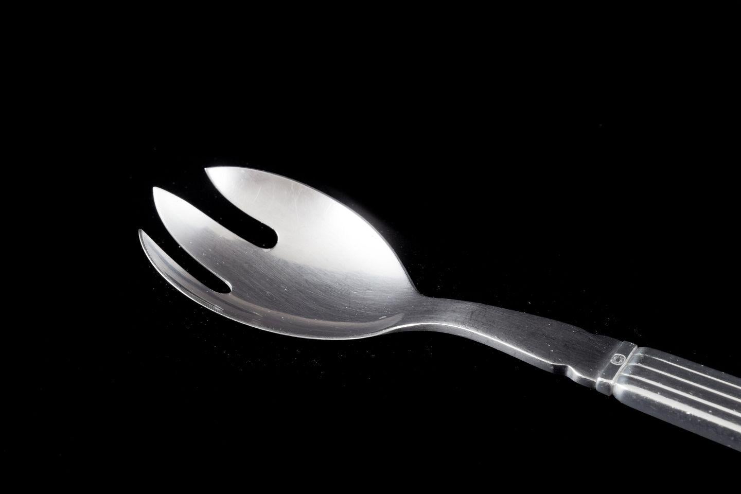 Georg Jensen. Bernadotte pattern. Salad spoon in sterling silver. (Dänisch) im Angebot