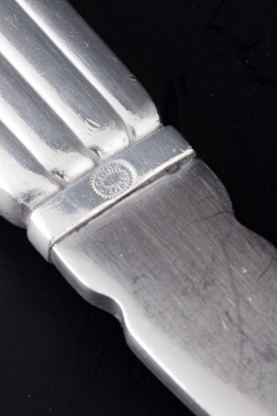 Georg Jensen. Bernadotte pattern. Salad spoon in sterling silver. im Zustand „Gut“ im Angebot in København, Copenhagen