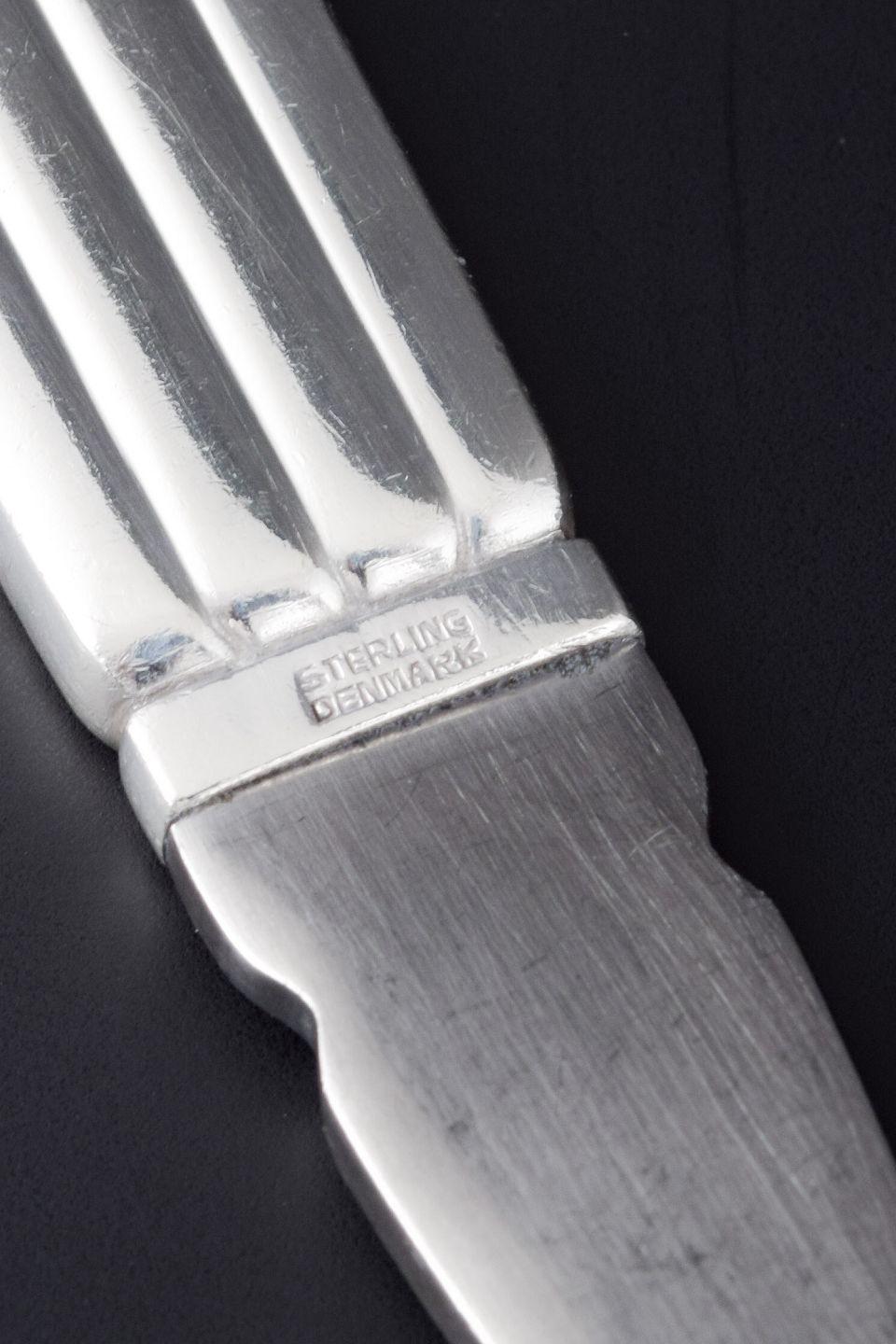 Georg Jensen. Bernadotte pattern. Salad spoon in sterling silver. (20. Jahrhundert) im Angebot