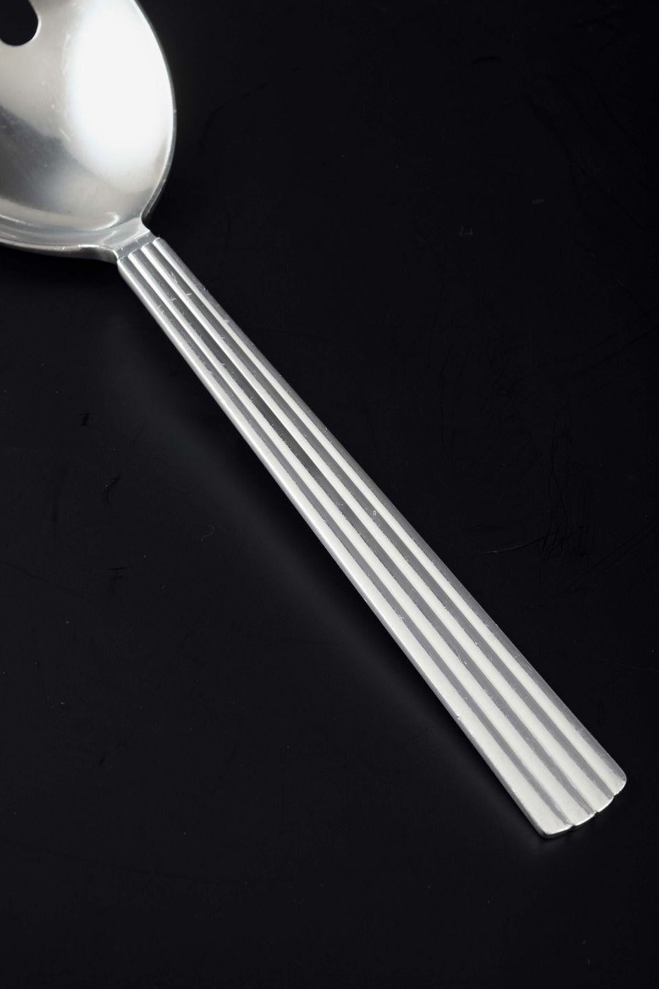 PRE-OWNED GOODS ARE EXEMPT FROM IMPORT TARIFFS FOR U.S., UK, AUSTRALIAN & CANADIAN CUSTOMERS.   
THEREFORE, NO IMPORT TARIFFS WILL BE APPLICABLE TO YOUR PURCHASE. 

Georg Jensen, Bernadotte
Serving spoon / salad spoon in sterling silver in the