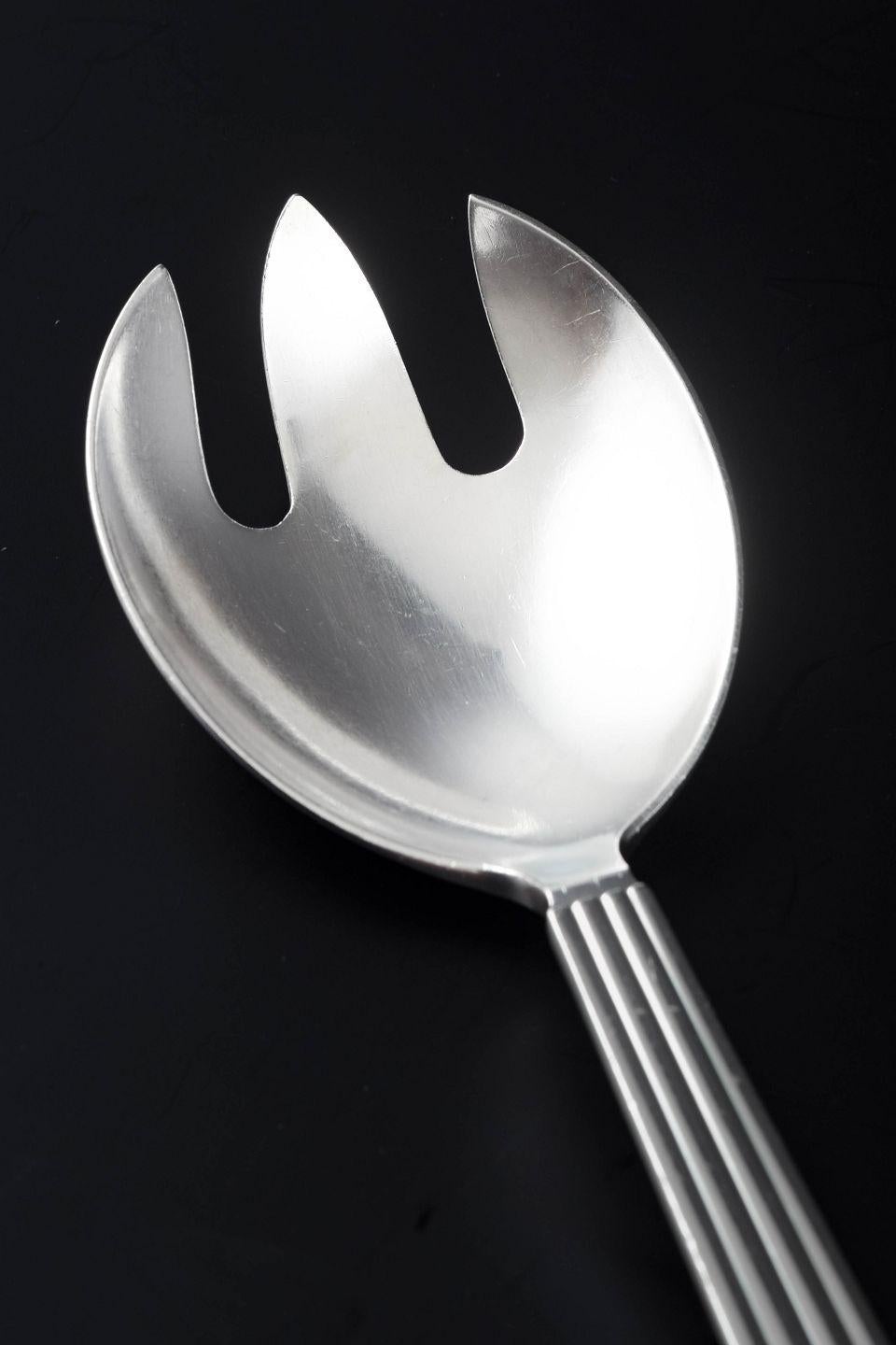 Danish Georg Jensen. Bernadotte pattern. Serving spoon / salad spoon in sterling silver For Sale