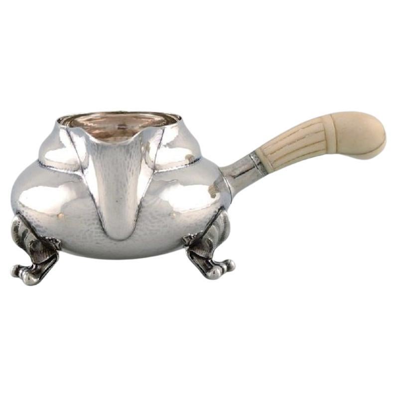 Georg Jensen Creamer Blossom de plata de ley martillada con asa de marfil
